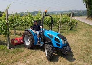 Tractoren met vierwielaandrijving Landini 2-045