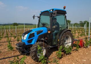 Tractoren met vierwielaandrijving Landini 2-045