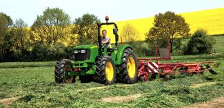 Tractoren met vierwielaandrijving John Deere 5055 E