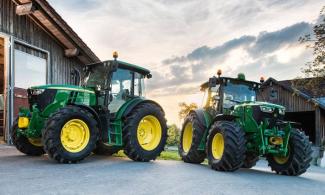 Tractoren met vierwielaandrijving John Deere 6090 MC
