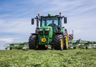 Tractoren met vierwielaandrijving John Deere 6130R