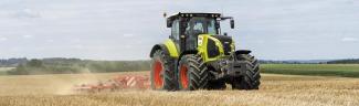 Tractoren met vierwielaandrijving Claas Axion 830