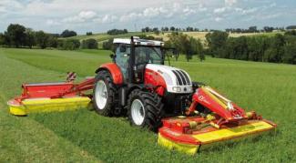 Tractoren met vierwielaandrijving Steyr CVT 6145 Basis