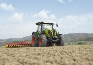 Tractoren met vierwielaandrijving Claas Elios 240