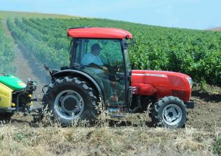 Tractoren met vierwielaandrijving McCormick F110F
