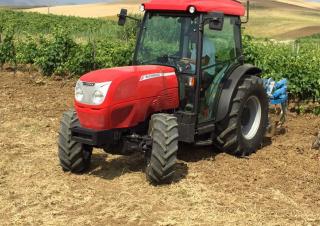 Tractoren met vierwielaandrijving McCormick F85F