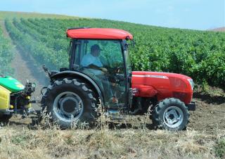 Tractoren met vierwielaandrijving McCormick F90GE