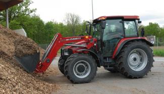Tractoren met vierwielaandrijving Case IH JXU 75 Basis plus