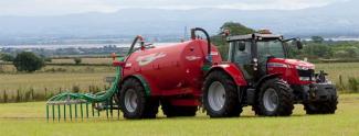 Tractoren met vierwielaandrijving Massey Ferguson MF 7622 Dyna 6