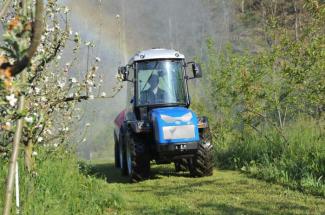 Tractoren met vierwielaandrijving BCS Volcan 750 AR