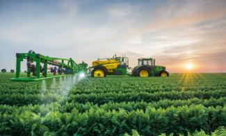 Getrokken veldspuiten John Deere M962