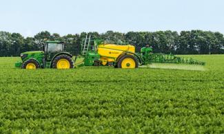 Getrokken veldspuiten John Deere M962