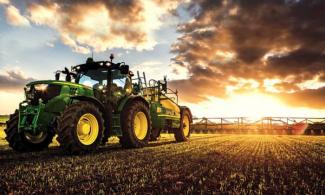 Getrokken veldspuiten John Deere R 962 i