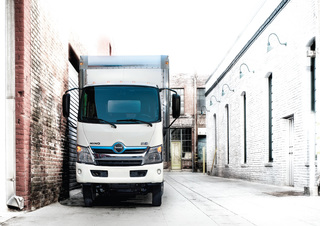 Trucks Bakwagen Hino 300 921 4x2