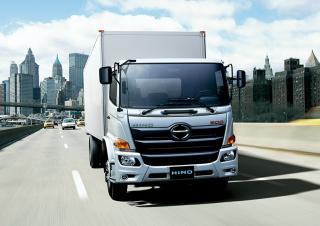 Trucks Bakwagen Hino 500 FD 1126 4x2