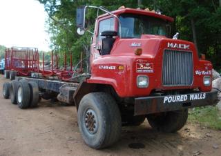 Trucks Bakwagen Mack DMM-6006S CA491 END 673 E 6x4