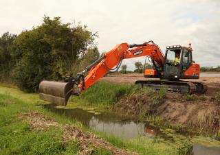 Rupsgraafmachines Doosan DX 140 LC