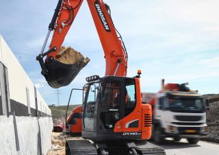 Rupsgraafmachines Doosan DX140LCR-3