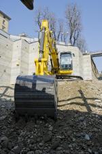 Rupsgraafmachines New Holland E175C LC