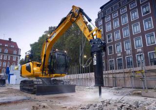 Rupsgraafmachines JCB JS130 LC