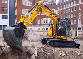 Rupsgraafmachines JCB JS130 LC