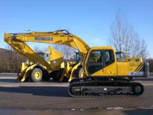 Rupsgraafmachines Neumeier NP-e 220 LC