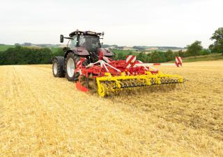 Cultivatoren Pöttinger Synkro 3530