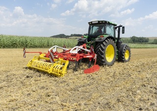 Cultivatoren Pöttinger Synkro 3530