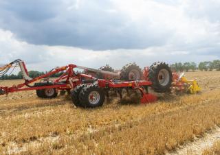Cultivatoren Pöttinger Terria 6030