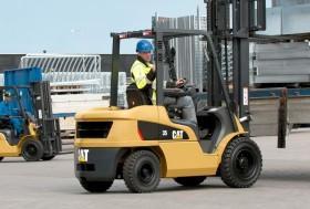 Dieselheftrucks Caterpillar DP30K