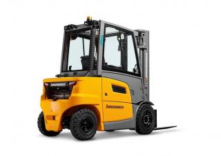 Dieselheftrucks Jungheinrich DFG 425s 