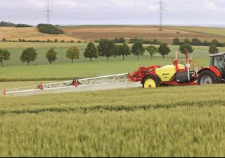 Getrokken veldspuiten Kverneland iXtrack C40