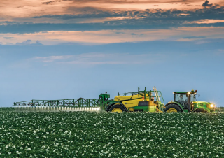 Getrokken veldspuiten John Deere M944i