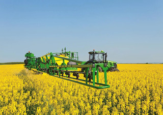 Getrokken veldspuiten John Deere R 944 i