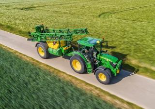 Getrokken veldspuiten John Deere R732i 