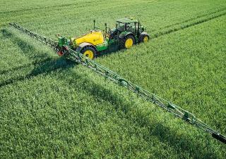 Getrokken veldspuiten John Deere R732i 