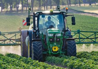 Getrokken veldspuiten John Deere R732i