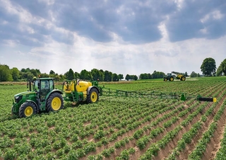 Getrokken veldspuiten John Deere R740i