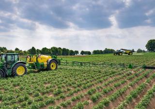 Getrokken veldspuiten John Deere R740i