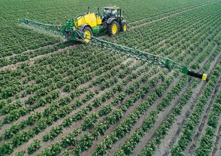 Getrokken veldspuiten John Deere R740i