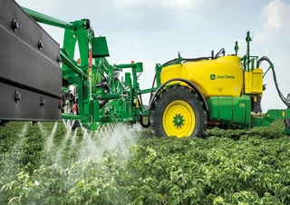 Getrokken veldspuiten John Deere R740i