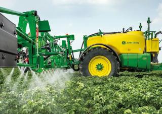 Getrokken veldspuiten John Deere R740i