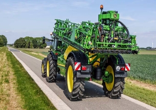 Getrokken veldspuiten John Deere R944i