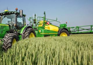 Getrokken veldspuiten John Deere R944i