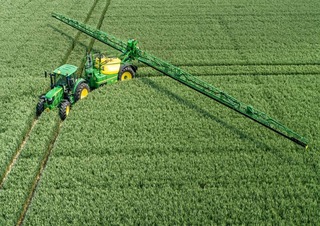 Getrokken veldspuiten John Deere R975i