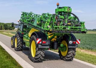 Getrokken veldspuiten John Deere R975i