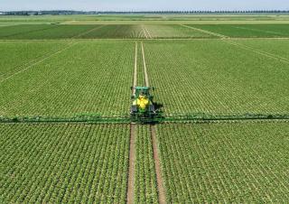 Getrokken veldspuiten John Deere R975i