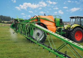 Getrokken veldspuiten Amazone UX 3200 Special (18)