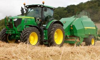Vierkante-balenpersen John Deere 1424 C