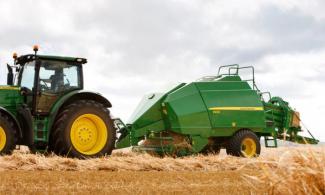 Vierkante-balenpersen John Deere 1424 C